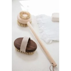 Andree Jardin Brosse De Massage En Bois De Frêne. -Taurus Alpatec Boutique brosse de massage en bois de frene 13591200 37316098 1140x1140